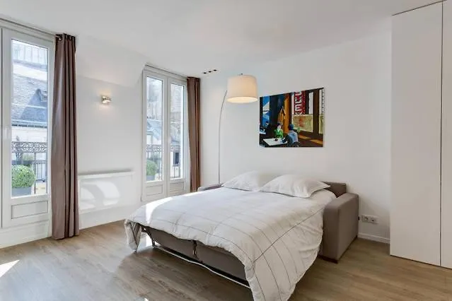 Daire Champs Elysees Paris