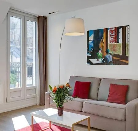 Champs Elysees Apartment