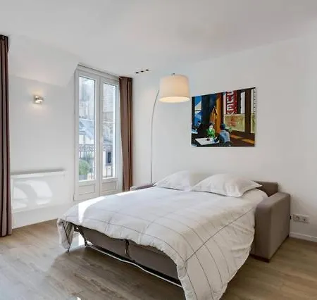 Апартаменты Champs Elysees Париж